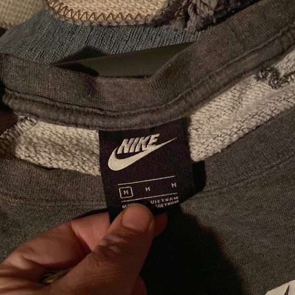 Nike shirt - Picture 2 of 3